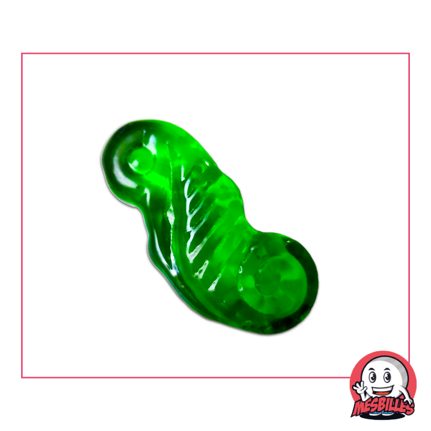 Foto de una canica de vidrio con forma de caballito de mar verde intenso, translúcida y brillante, vendida por unidad en la tienda MisCanicas.