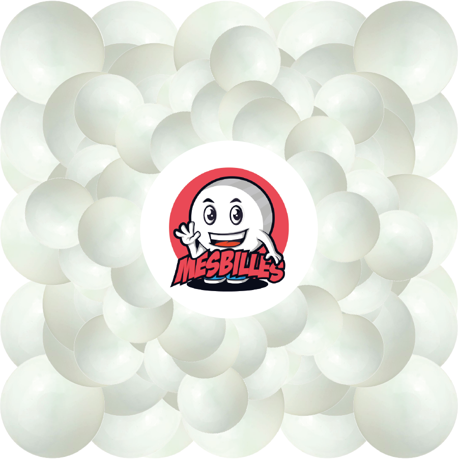 Imagen de la mascota MisCanicas rodeada de canicas opacas de 16 mm - Canicas blancas brillantes
