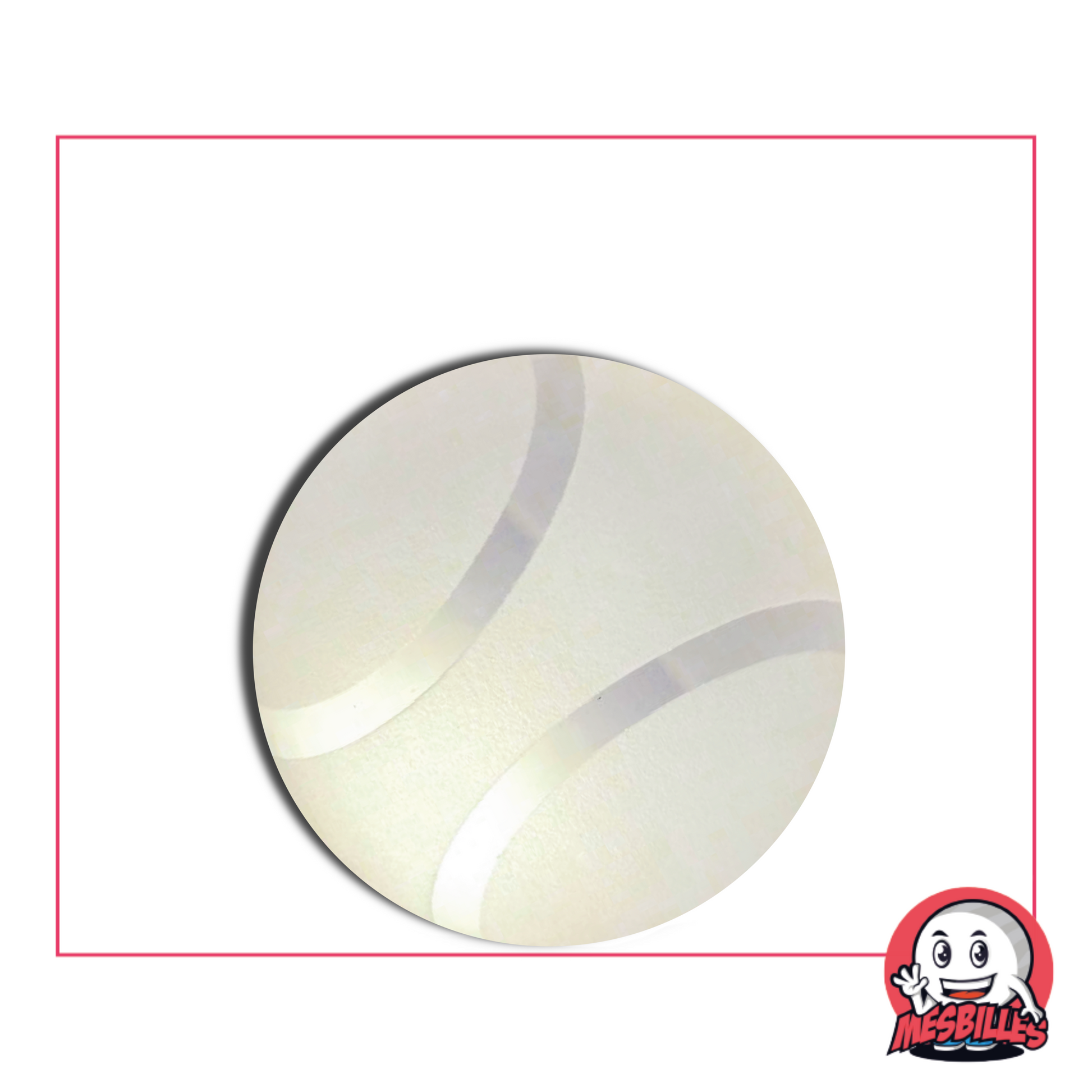 Foto de una canica redonda de vidrio esmerilado de 30 mm con un motivo de pelota de tenis blanca, vendida por unidad en la tienda MisCanicas.