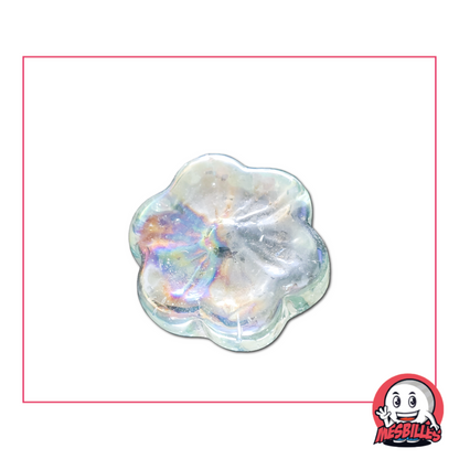 Foto de una canica plana con forma de flor Cosmos de cristal cristalino, 2,5 cm, con reflejos nacarados, vendida por unidad en MisCanicas.
