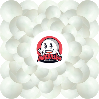Imagen de la mascota MisCanicas rodeada de canicas opacas de 16 mm - Canicas blancas brillantes