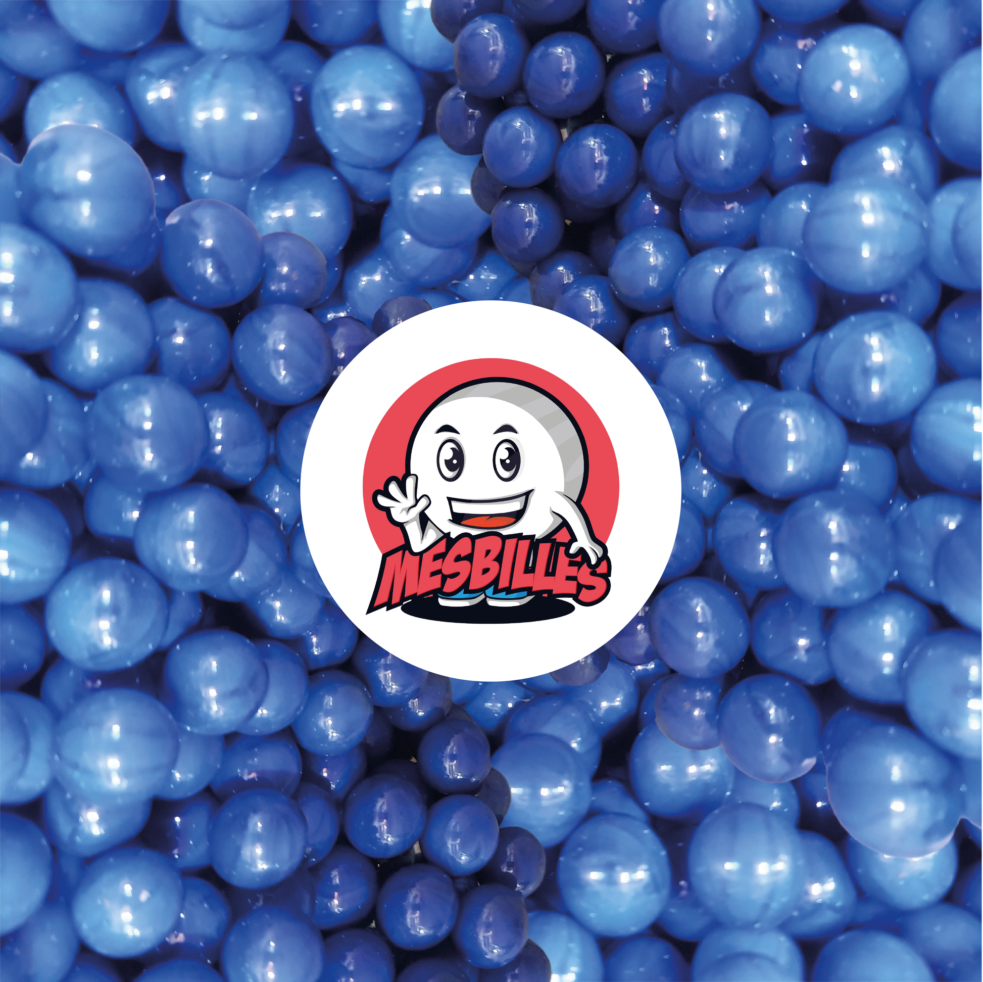 Imagen de la mascota MisCanicas rodeada de canicas opacas de 14 mm | Una oda al color azul - MisCanicas